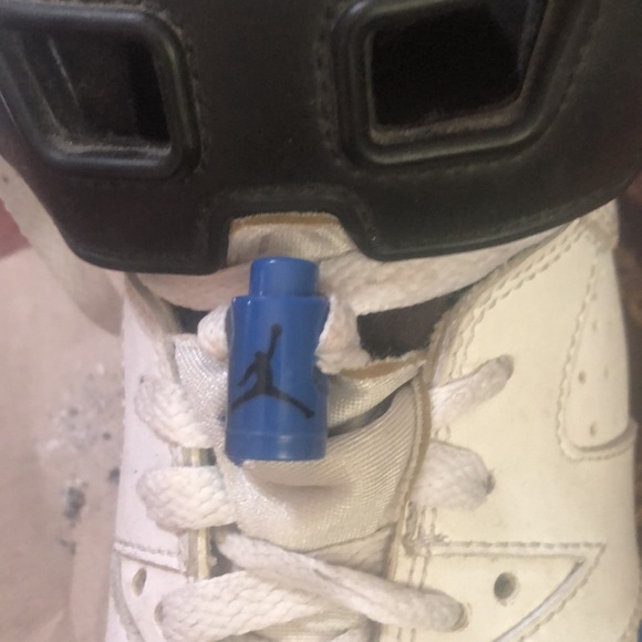 previously loved retro jordans - Picture 2 of 4